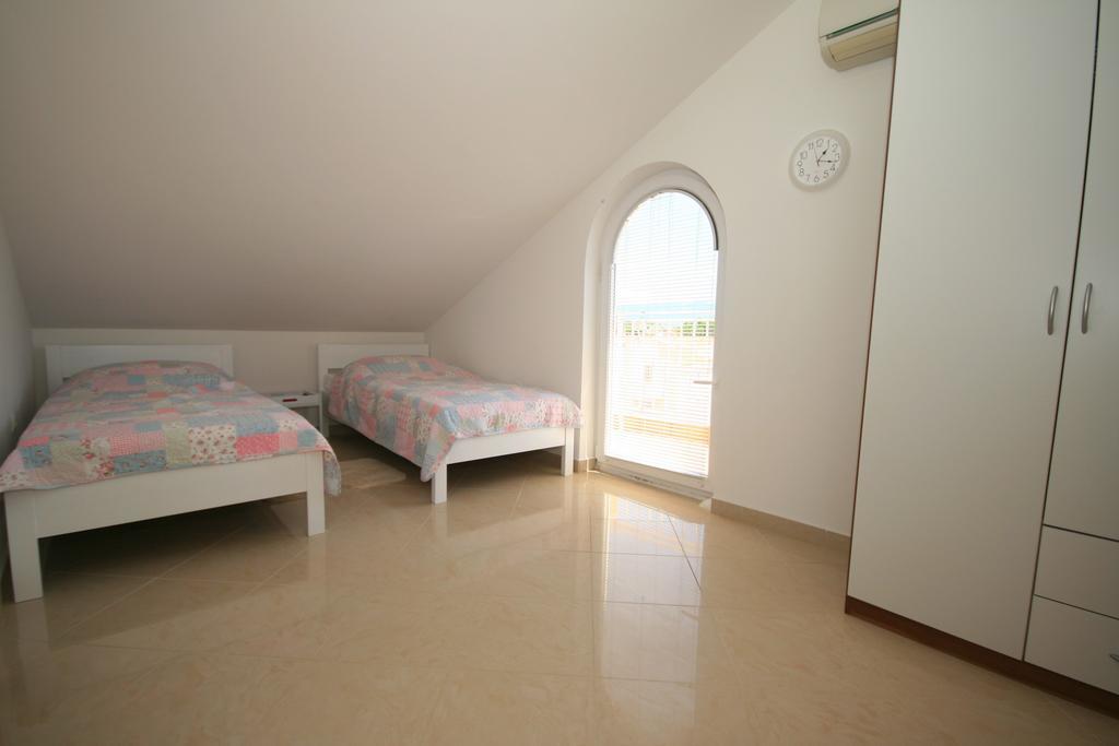 Apartment Mimoza 6, Baska, Krk Luaran gambar